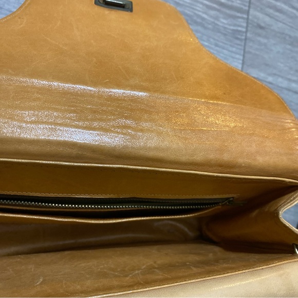 Artisan Crafted Tan Leather Shoulder Bag - Picture 9 of 10